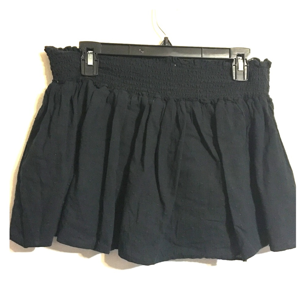 Black skirt with stitched pattern